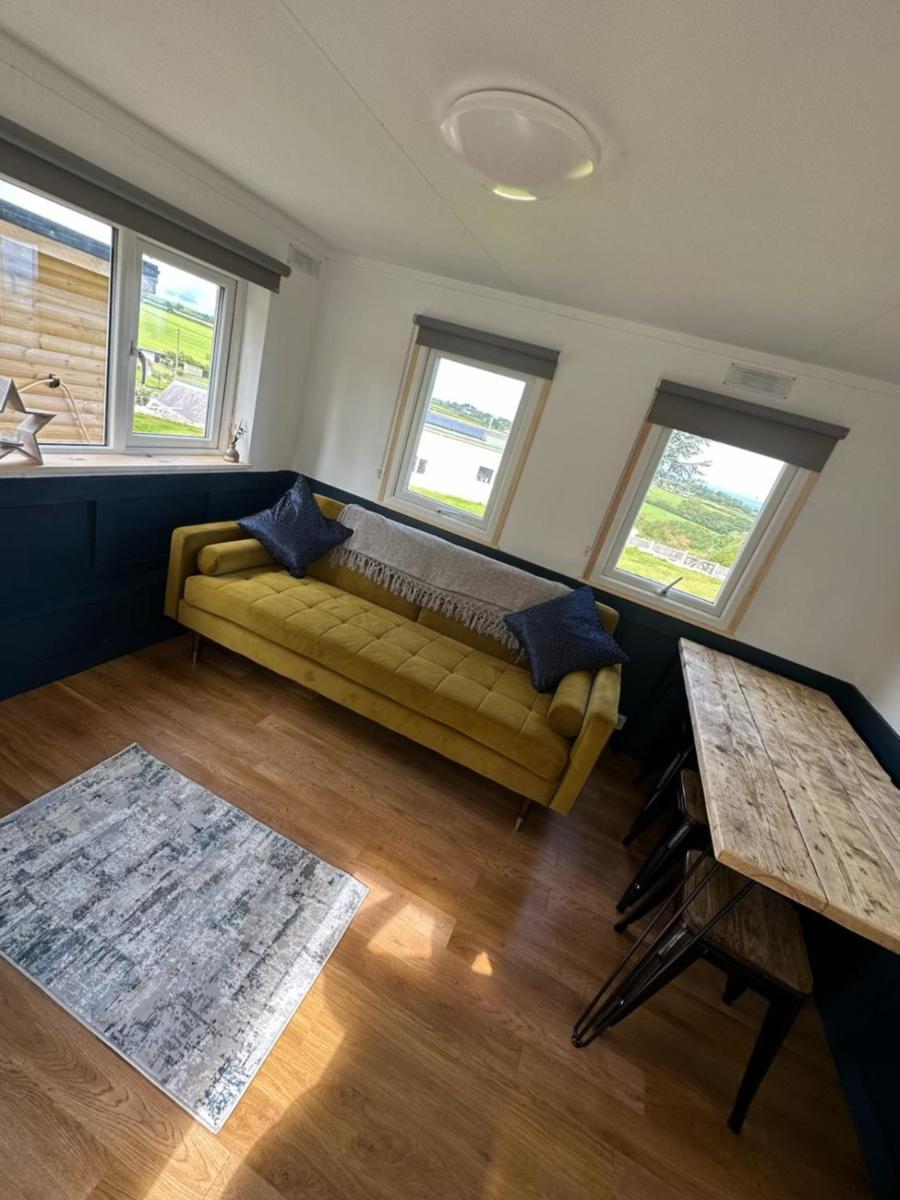 فندق Tracey'S Hideaway - With Hot Tub & Amazing Views Llanasa المظهر الخارجي الصورة