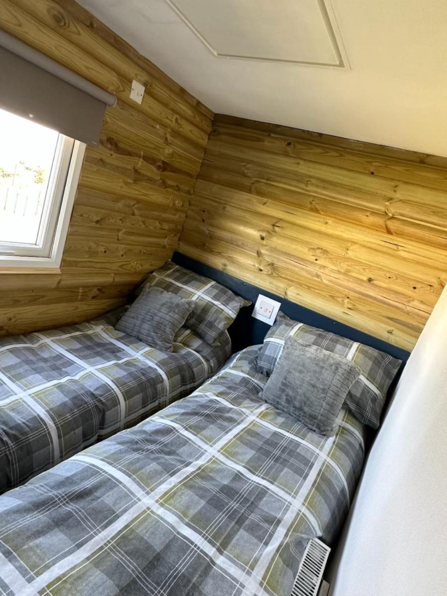 فندق Tracey'S Hideaway - With Hot Tub & Amazing Views Llanasa المظهر الخارجي الصورة